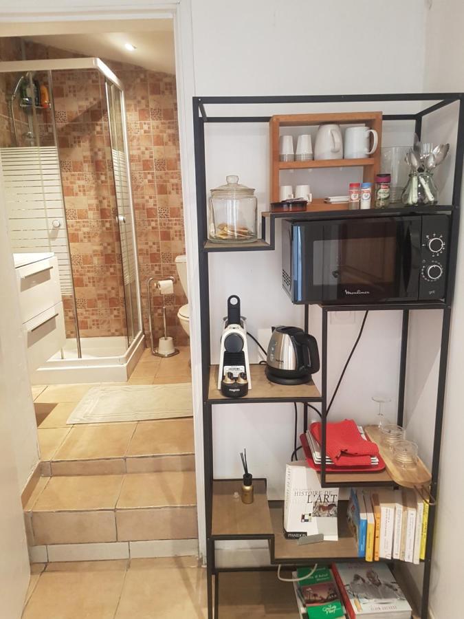 Quarto em Acomodações Particulares Petite Independante Avec Sdb, Clim Et Parking Prive *
